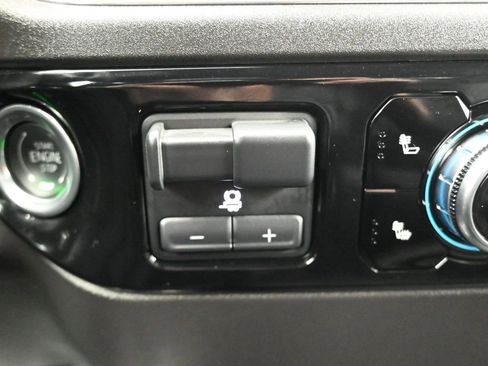 Used 2025 GMC Sierra 1500 SLT image 27