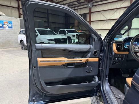 Used 2022 Ford Expedition Max Platinum AWD/4WD image 12