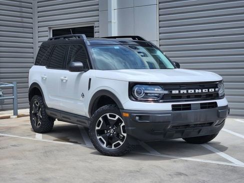 Used 2022 Ford Bronco Sport Outer Banks w/ Tech Package AWD/4WD image 2