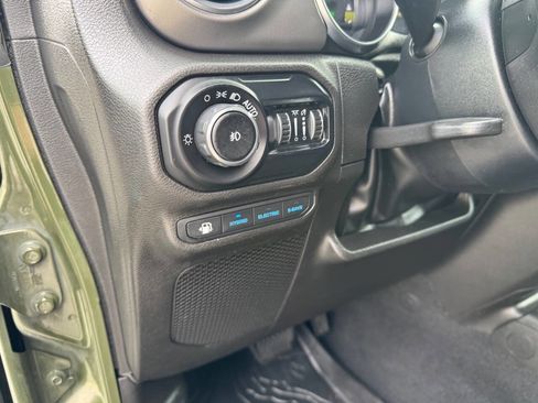 Used 2022 Jeep Wrangler Unlimited Rubicon 4xe w/ Cold Weather Group AWD/4WD image 22