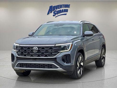 Used 2024 Volkswagen Atlas Cross Sport SE image 2