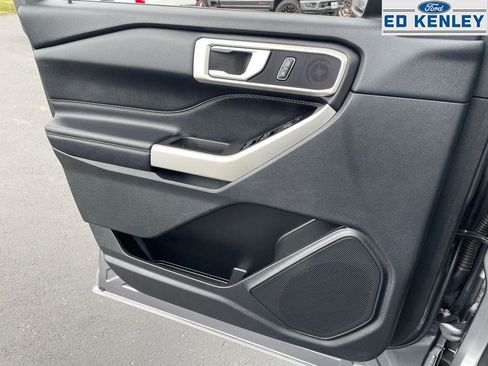 Used 2022 Ford Explorer XLT w/ Equipment Group 202A image 24