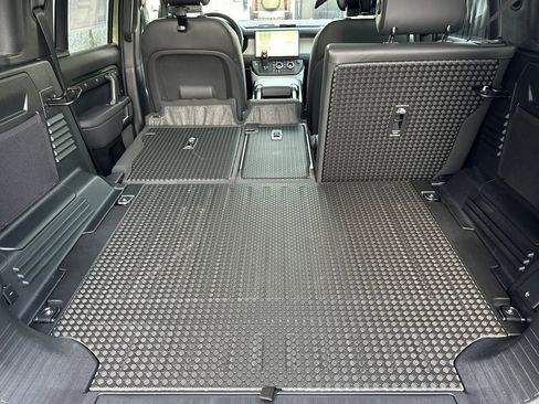 New 2026 Land Rover Defender 110 X-Dynamic SE image 28