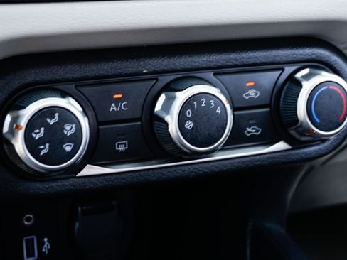 Used 2021 Nissan Versa SV image 26