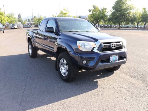 Used 2012 Toyota Tacoma PreRunner w/ SR5 Pkg RWD image 3