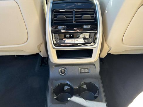 Used 2022 BMW X7 xDrive40i AWD/4WD image 14