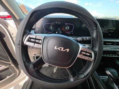 Used 2024 Kia Telluride LX FWD image 19