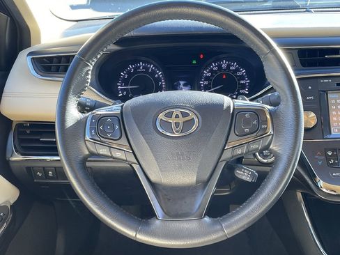 Used 2018 Toyota Avalon XLE image 10