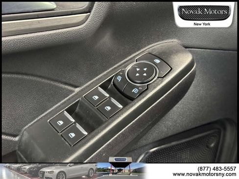 Used 2022 Ford Escape Titanium image 14