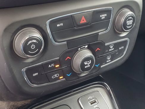 Used 2019 Jeep Compass Limited AWD/4WD image 20