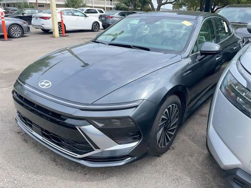 Used 2025 Hyundai Sonata SEL image 2
