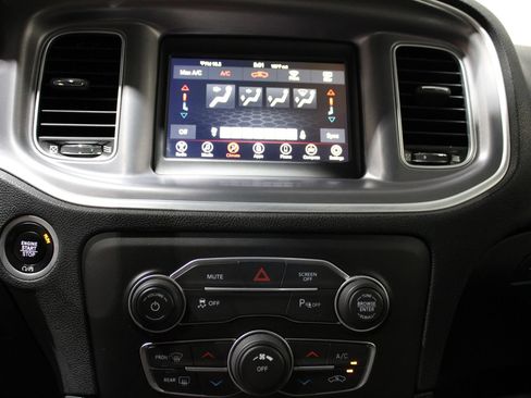 Used 2022 Dodge Charger SXT RWD image 19