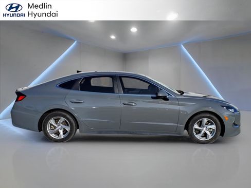 Used 2021 Hyundai Sonata SE image 2