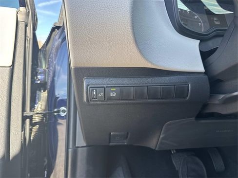 Used 2025 Toyota Corolla LE image 27