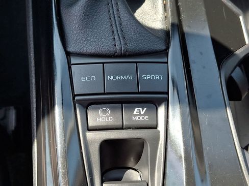 Used 2025 Toyota Camry LE image 28