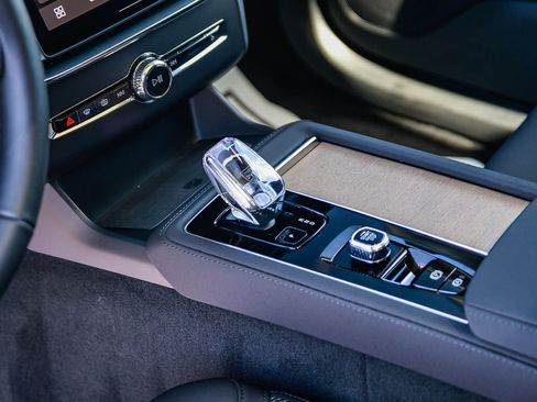 Certified 2026 Volvo XC90 B6 Plus w/ Protection Package image 23