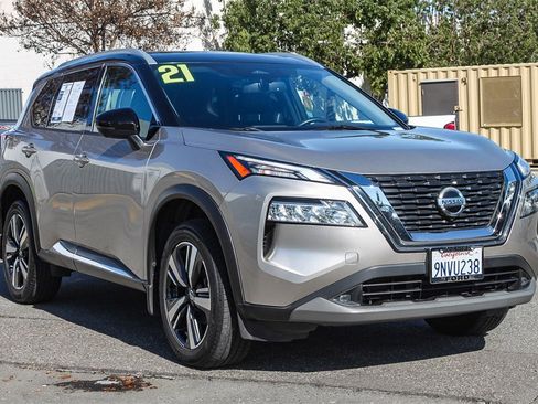 Used 2021 Nissan Rogue SL image 3