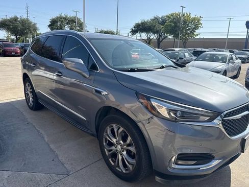 Used 2019 Buick Enclave Avenir w/ Avenir Technology Package FWD image 4