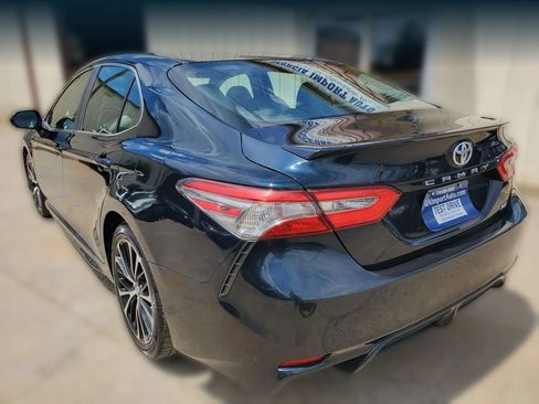 Used 2018 Toyota Camry SE w/ Convenience Package FWD image 9