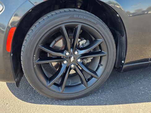 Used 2017 Dodge Charger SE w/ Blacktop Package RWD image 11