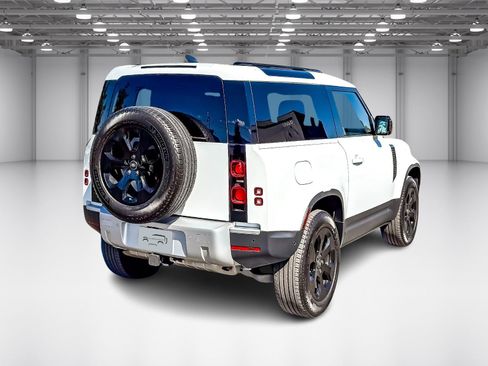 Used 2025 Land Rover Defender 90 S image 5