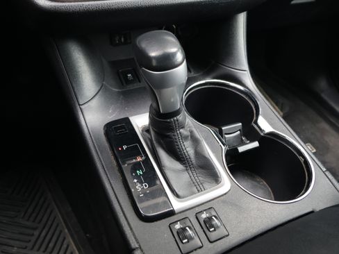 Used 2014 Toyota Highlander XLE image 28