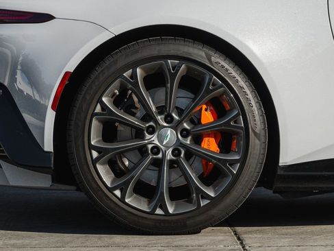 Used 2019 Aston Martin V8 Vantage Coupe image 35