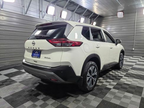 Used 2022 Nissan Rogue SV image 5