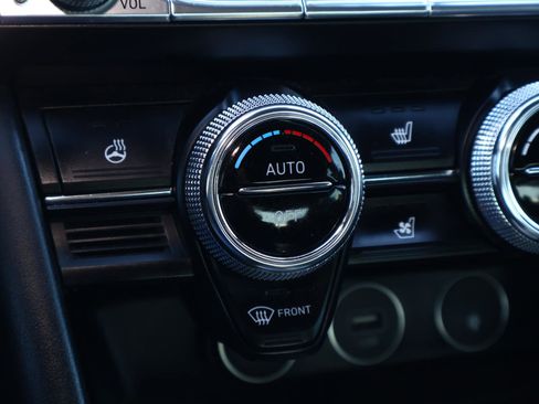 Used 2022 Genesis G70 3.3T image 27