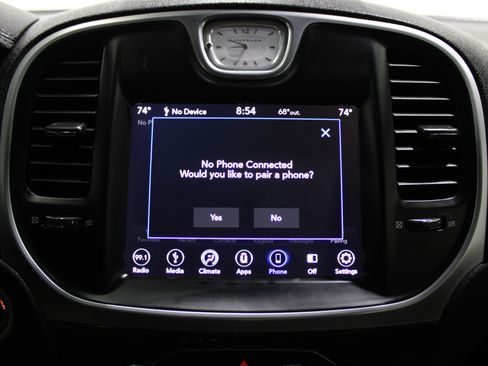 Used 2019 Chrysler 300 Touring w/ Sport Appearance Package image 18