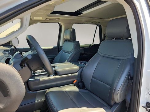 Used 2025 Ford Expedition Active AWD/4WD image 12