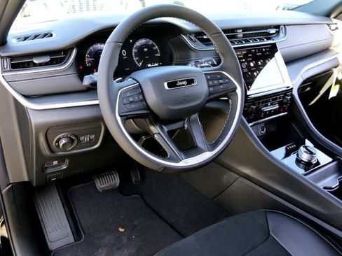 New 2025 Jeep Grand Cherokee L Altitude image 8