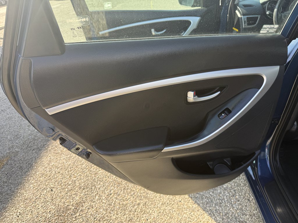 Used 2016 Hyundai Elantra GT FWD image 13