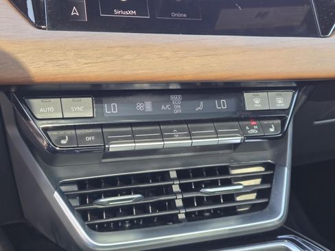 Used 2022 Audi e-tron GT Premium Plus image 13