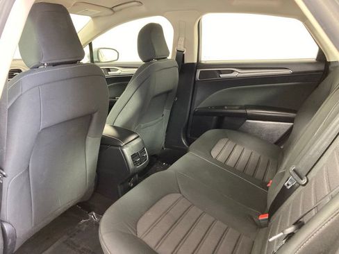 Used 2020 Ford Fusion SE FWD image 15