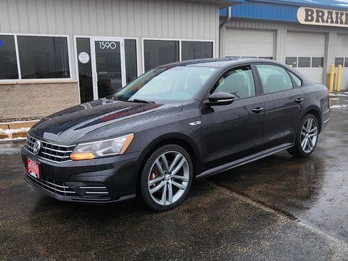 Used 2018 Volkswagen Passat 2.0T R-Line image 3