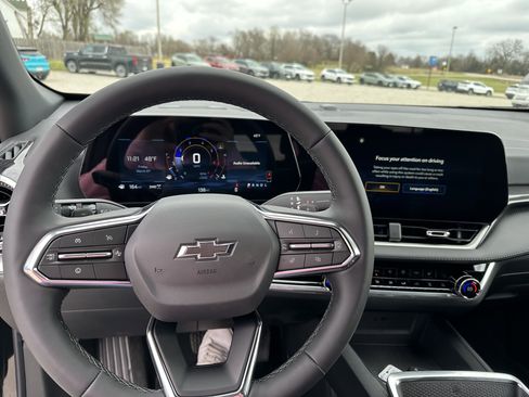 New 2026 Chevrolet Equinox LT w/ Convenience Package II AWD/4WD image 8