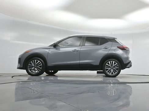 Used 2021 Nissan Kicks SV image 8