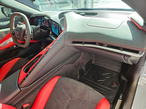 Used 2025 Chevrolet Corvette Stingray Preferred Cpe w/ Z51 Performance Package RWD image 30
