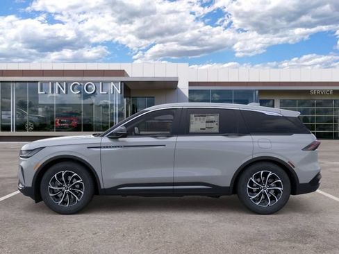 Used 2026 Lincoln Nautilus Premier AWD/4WD image 3