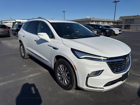 Used 2024 Buick Enclave Premium image 1