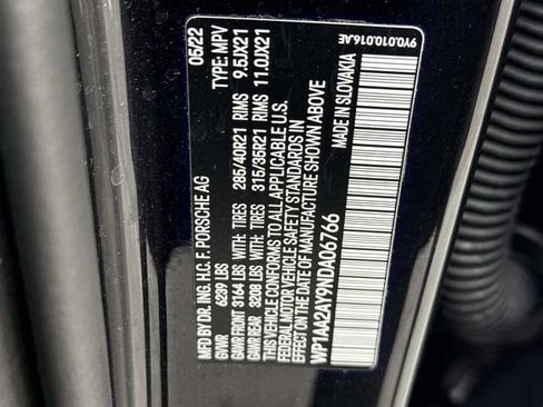 Used 2022 Porsche Cayenne Platinum Edition image 30