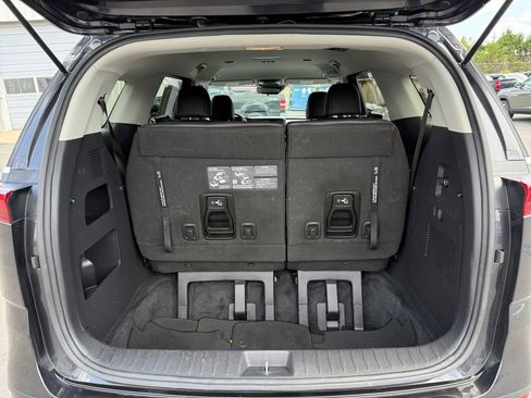 Used 2024 Kia Carnival LX FWD image 26