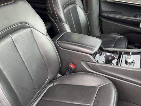 Used 2023 Jeep Grand Cherokee L Limited w/ Luxury Tech Group II AWD/4WD image 17