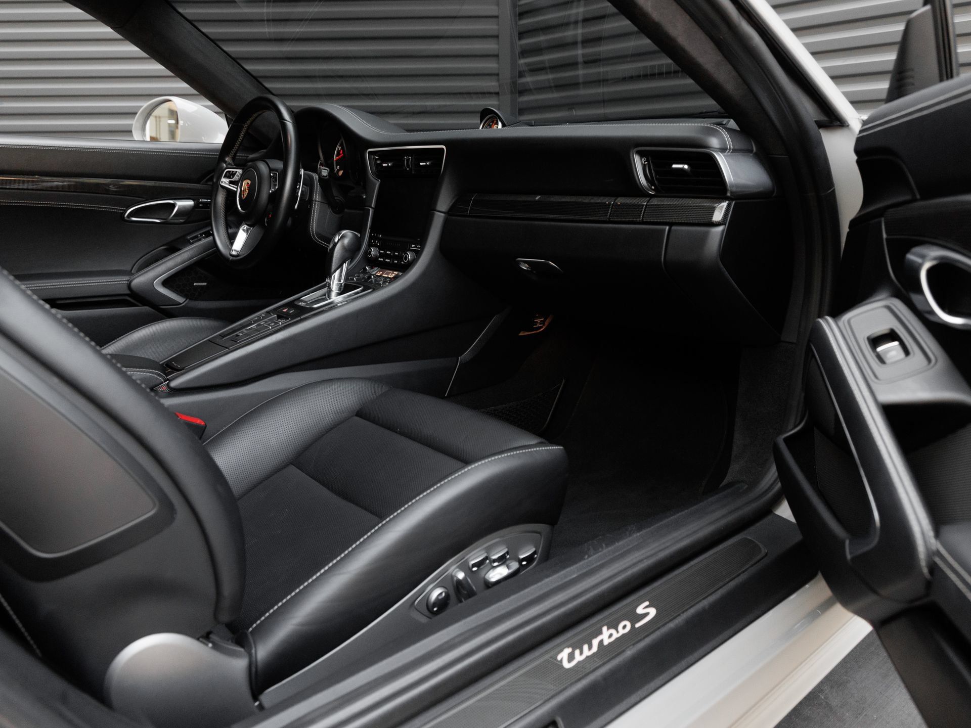 Certified 2019 Porsche 911 Turbo S AWD/4WD image 34