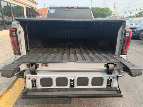 Used 2024 GMC Sierra 2500 AT4 w/ AT4 Premium Plus Package AWD/4WD image 23