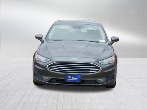 Certified 2019 Ford Fusion SE image 2