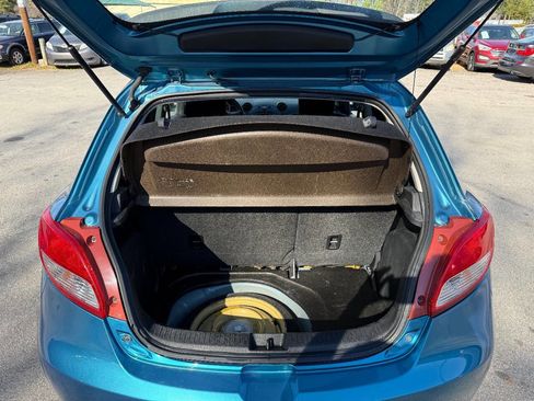 Used 2011 MAZDA MAZDA2 Touring image 18