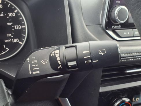 Used 2024 Nissan Rogue SV AWD/4WD image 14