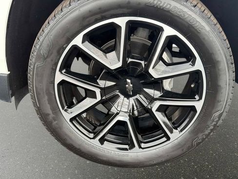 Used 2023 Chevrolet Suburban RST w/ Luxury Package RWD image 10
